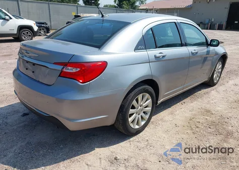 2014 Chrysler 200 Touring z USA, uszkodzony, nr VIN 1C3CCBBG2EN157392